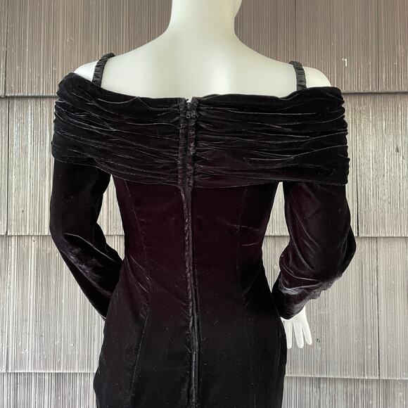🔥Vintage Rampage Velvet Off The Shoulder Formal Evening Bodycon Old Money Dress - Picture 6 of 16